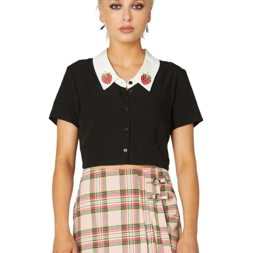 DANGERFIELD Rockabilly Strawberry Cropped Button Up Shirt - Picture 2 of 13
